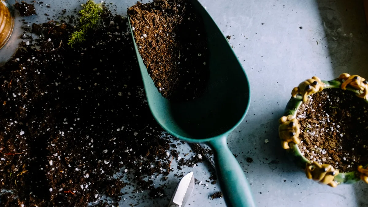 Kompost richtig anlegen: So verwandeln Sie Gartenabfälle in schwarzes Gold